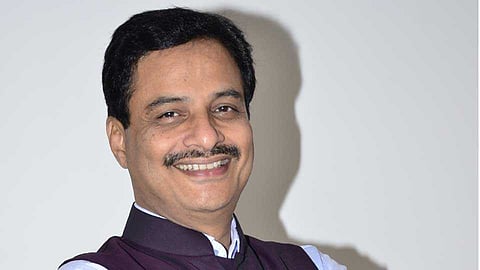 akola private hospital needs to be acquired immediately marathi news