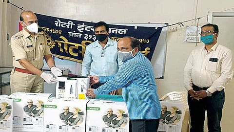 राेटरीच्या दातृत्वाला सलाम...काेविड रुग्णांसाठी 11 ऑक्‍सिजन मशिन