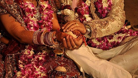 'विवाह व कार्यक्रमात 50 पेक्षा अधिकची गर्दी कळवा व बक्षिस मिळवा'