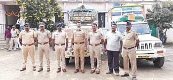 बनवाट दारू अड्ड्यावर पोलिसांची धाड, २६ लाखांचा मुद्देमाल जप्त 