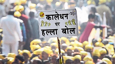 अप्रामाणिक श्रीमंतांचा अधिक फायदा