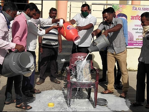 Farmers agitation at Takli Dhokeshwari for milk price