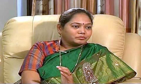 मुद्रा : गृहिणी ते गृहमंत्री
