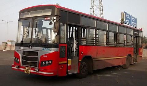 Two women injured in Accident PMP bus due to brake Fail at Paud Road Pune