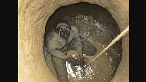 विहिरीत श्‍वास कोंडून तिघे अत्यवस्थ