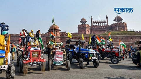 tractor rally farmers protest reached at red fort delhi