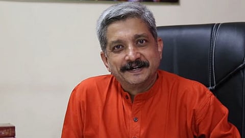 Mumbai University takes action on Yogesh Soman for criticism on Gandhi family 