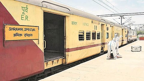 'साहब...हम फिरसे मुंबई नही आयेंगे', असं म्हणणारे श्रमिक पोटापाण्यासाठी पुन्हा मुंबईत येण्याच्या तयारीत 