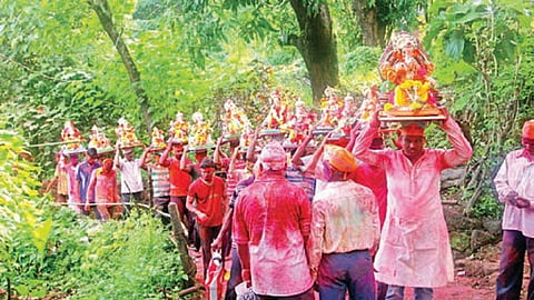 कोरोना, नियम, अटी-शर्थी! कोकणात जाणाऱ्या चाकरमान्यांमध्ये कमालीची घट; वाचा सविस्तर