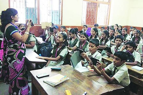 आदित्य ठाकरेंच्या टॅबमध्ये मेमरी कार्डच नाही! वाचा संपुर्ण बातमी