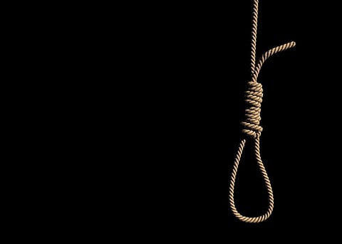 धक्कादायक! लाॅकडाऊन वाढवल्याची घोषणा ऐकून पुजाऱ्याची आत्महत्या