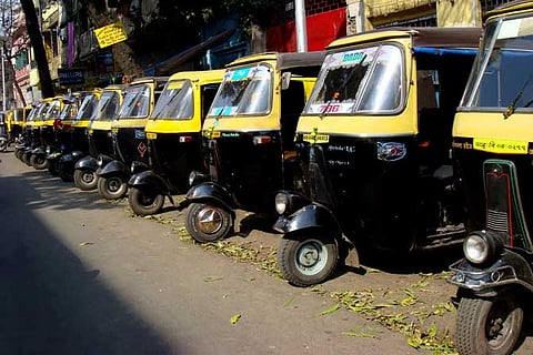 सुरक्षित अंतर ठेवत रिक्षा व्यवसाय सुरू करण्यास मुभा द्यावी; रिक्षाचालकांचे मुख्यमंत्र्यांना साकडे