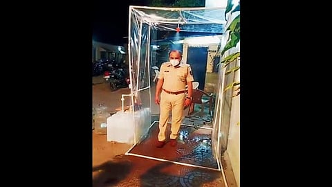 ...म्हणून मुंबई पोलिस स्टेशनमधील सॅनिटायझिंग स्प्रे मशीन हटवल्या