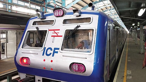 अशी असेल मध्य रेल्वेवर धावणारी 'ठंडा ठंडा, कुल कुल' लोकल..    
