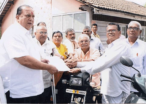  Demand for cancellation of pension of MLAs and MPs