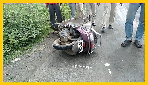 akola Two-wheeler hit by unknown vehicle, woman killed on the spot Incident near Appu Point under MIDC Police Thane