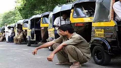 शासकिय मदत नाहीच... उदरनिर्वाहासाठी तरी व्यवसाय करू द्या!; मुख्यमंत्र्यांना साकडे
