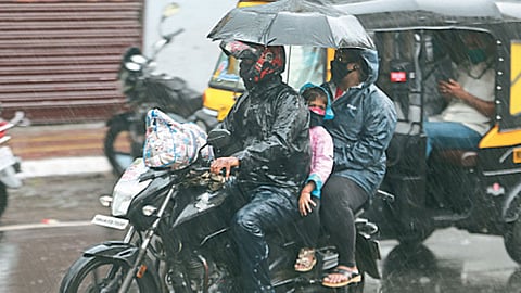 bajiraoroad-pune-rain.j