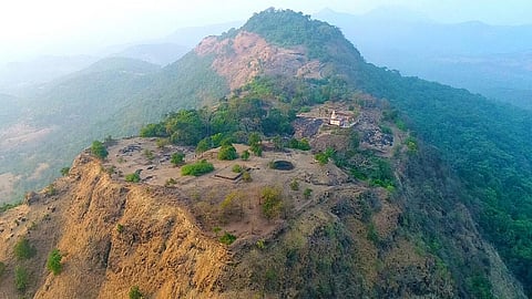 old fort in ratnagiri mandangad and describe its nature beauty