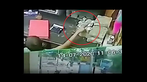 10 year old boy steals 10 lakhs from bank only 30 at madhya pradesh