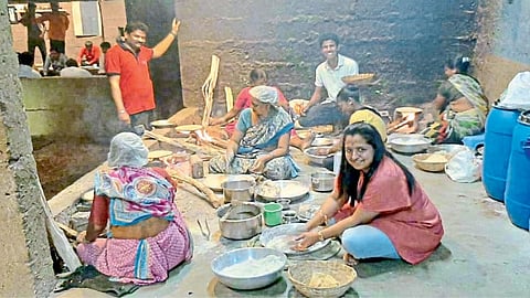 kolhapur new trend of cooking on bread with bread