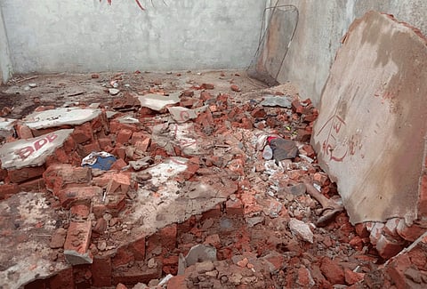 two dead in war collapse at belgaum
