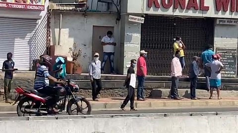 Video : दारूसाठी काय पण म्हणतात, ते यासाठी...