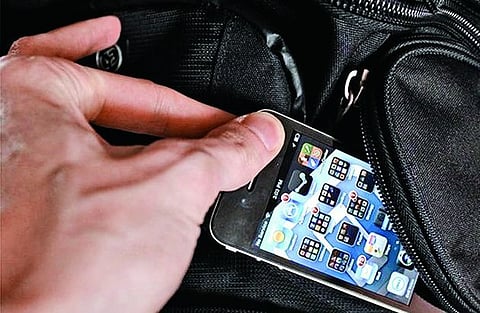 Fourteen mobiles seized from thieves