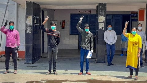 मुंबईची वाटचाल कोव्हिड नियंत्रणाकडे; 15 दिवसांत तब्बल 'इतके' नागरिक बंधनातून मुक्त