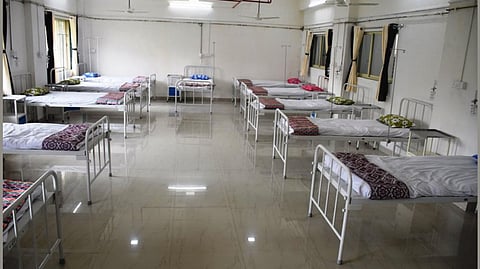 दिलासादायक : ‘हॉटस्पॉट’ ठरलेल्या अमळनेरात रुग्ण नसल्याने कोविड सेंटर बंद  !