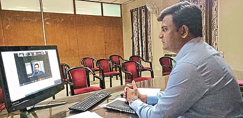 सांगलीत कोरोनामुळे ठप्प असलेला बांधकाम व्यवसाय सोमवार (ता. 20) पासून सुरू होण्याची शक्‍यता बळावली आहे. 