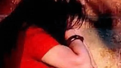  Google four people beating to women in kolhapur