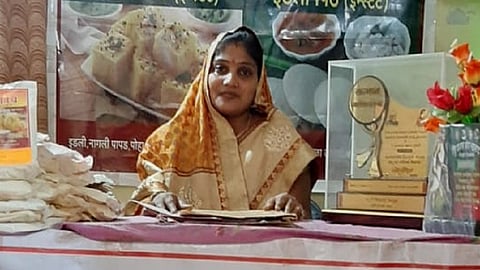 deepika deshmukh became entrepreneurs by repairing bicycles in telhara of akola 