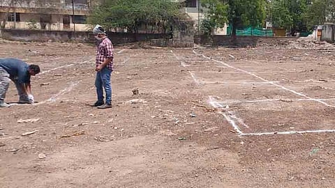 साहेब वीस वर्षापासुन या जागेवर...स्थलांतर करु नका 