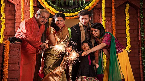 दिवाळीसाठी नागरिक उत्साही, मात्र तडजोडीनेच यंदाची दिवाळी करणार साजरी