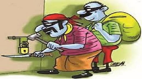 घरात घुसून बंदुकीचा धाक दाखवत घातला दरोडा