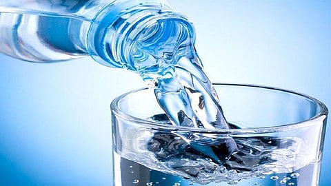 "भरपूर पाणी प्या आणि कोरोनाला पळवा" ; काय आहे व्हायरल सत्य/असत्य ?
