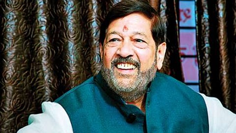 'टास्क फोर्स'ची मागणी म्हणजे गिरीश बापटांची प्रसिद्धीसाठी उठाठेव! 