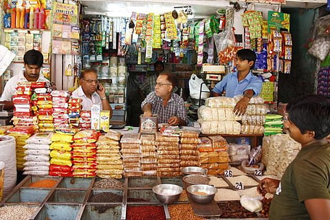 जादा दराने किराणा विकणाऱ्यांवर कारवाई होणार ः  जिल्हाधिकारी डॉ.ढाकणे