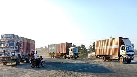 Risk of life due to high speed of vehicles at Gumgaon square Nagpur