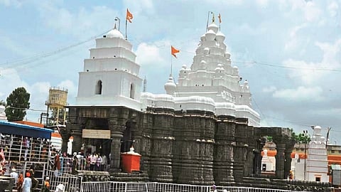 औंढा नागनाथ (जि. हिंगोली) येथील नागनाथ मंदिर. 