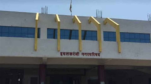 Ichalkaranji's Chief Officer Paid The Fine For Not Following The Distance Kolhapur Marathi News