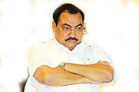 `कोरोना' चे संकट...तरी हरिभाऊंच्या भेटीसाठी खडसे गेले मुंबईला 