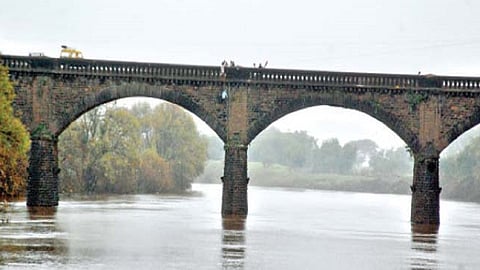 Shivaji Bridge suicide case in love affair kolhapur