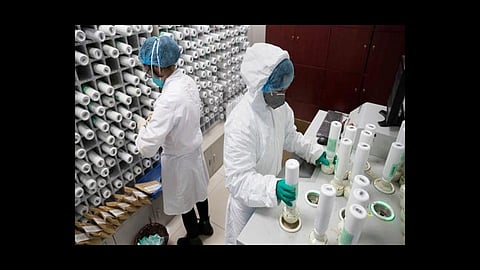 corona report 30 people private lab positive and negative government at kanpur