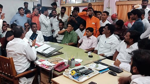 MarathaKrantiMorcha laid siege of Deputy Director of Education in Latur 
