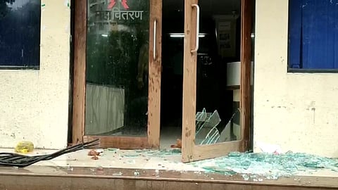 नागपूरच्या घटनेनंतर नवी मुंबईतही उद्रेक, अवाजवी बिल वाढीची हंडी मनसेने फोडली