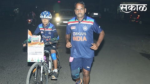 कोविड योद्‌ध्यांच्या गौरवार्थ माजी सैनिकाची सातारा ते रहिमतपूर धाव