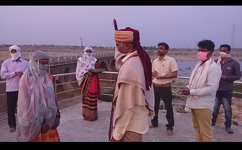 The wedding was built on the bridge of Waingange river 