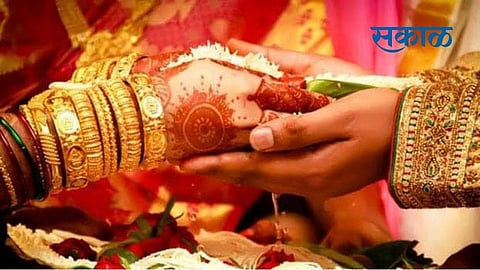 Got married at the gate of the police station in Bhandara district